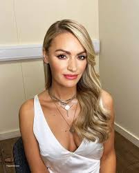 Laura Woods Sexy Tits and Ass Photo Collection - Fappenist