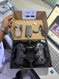 CONSOLA DE VIDEOJUEGOS 🎮 ➡️ Presentación: Caja ➡️ Consola de juegos retro  M8 4K ➡️ Incluye, 2 mandos inalámbricos, 1 consola, 1 cable de USB, 1 USB,  1 cable HDMI, 1 memoria