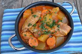 Cartofi cu ceapa, reteta taraneasca, de post, cu ingrediente simple si ieftine, la indemana in orice gospodarie: Tocanita De Pui Cu Ceapa Si Cartofi Reteta Simpla Savori Urbane Recipe Turkey Recipes Food Recipes