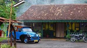 Rumah limas adalah rumah dengan bentuk panggung dan atapnya yang mirip limas. Mengenal Lebih Dekat Rumah Adat Betawi Greatnesia