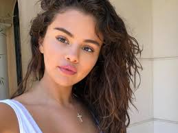 Selena gomez's love for india is evident in this post where she is donning a typical indian saree. Selena Gomez Latest Instagram Selfie Is A Treat To The Eyes See Pic