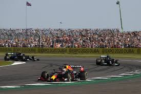 The british grand prix got off to a dramatic start as the title battle between hamilton and verstappen came to a head at silverstone. Kvp8sqij6 3om