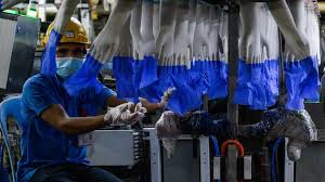 Top glove is a malaysian rubber glove manufacturer who also specialises in face masks, condoms, dental dams, and other products. Covid 19 World S Top Latex Glove Maker Shuts Factories Bbc News