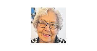 Delia Fowler's Instagram, Twitter & Facebook