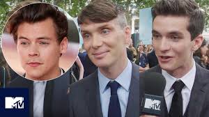 1958 — «дюнкерк / dunkirk». Dunkirk Cast React To Harry Styles S Hair At London Premiere Mtv Movies Youtube