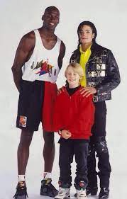 May 05, 2020 · macaulay culkin net worth and career earnings: Michael Jackson Michael Jordan And Macaulay Culkin Is The Most 90 S Foto Ever Oldschoolcool