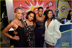 Maybe you would like to learn more about one of these? China Mcclain Black Lightning Cast Debut Season 2 Trailer At Comic Con Photo 1174543 2018 Comic Con Black Lightning China Mcclain Christine Adams Comic Con Cress Williams James Remar Nafessa Williams Pictures