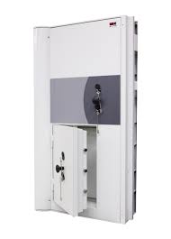 Vault doors with emergency doors | Kaso