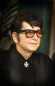 I hope in the movie that they sing the Roy Or bonsins song "Crying" I heard  Oliver singing this so good and thought of TSITP