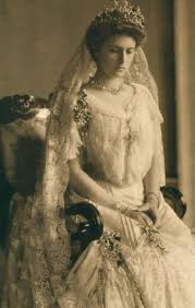 Le drapeau britannique en berne au palais de buckingham après le décès du duc d'edimbourg. L Histoire De La Princesse Alice De Battenberg Belle Mere D Elisabeth Ii Qui A Sauve