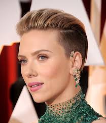 Scarlett Johannson Bold Honey Combed Streaks At The Slicked Back Crown Didn T Undercut The Edgy Eleg Undercut Hairstyles Short Hair Styles Short Hair Undercut