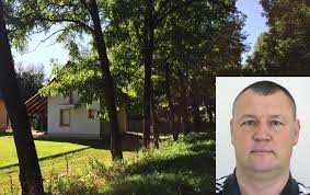 Augusta 2016 o 21:45 hod., v lesnom poraste medzi obcami ohrady a horné mýta v okrese dunajská streda. Nagy Zsolt Az Egykor Sator Lajos Iranyitasa Alatt Allo Dunaszerdahelyi Maffia Oszlopos Tagja Nem Ment Tul Messzire Miutan Majusba Organized Crime Plants Tree