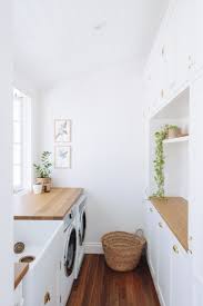 Amenagement Petite Buanderie Blanc Et Bois En 2020 Idee Deco Buanderie Amenagement Maison Deco Maison Interieur