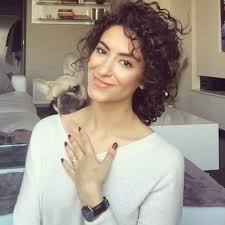 89k Likes 1 883 Comments Sarah Angius Sarahangius On Instagram A Simple Way To Put Medium Curly Hair Styles Curly Hair Updo Tutorial Curly Hair Styles