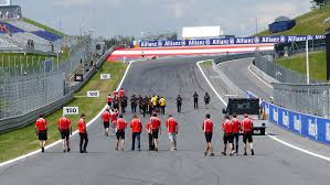 1.519 opiniones de hoteles, 550 fotos de viajeros y los precios más baratos para 54 hoteles en spielberg. Streckenrundgang Red Bull Ring Spielberg Auto Motor Und Sport