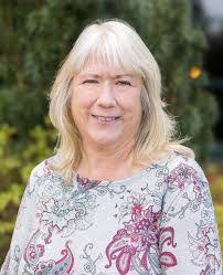 Emma Proffitt's Instagram, Twitter & Facebook