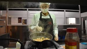 Parcours De Futurs Cuistots 4 4 Pour Delphine Apres L Agroalimentaire Ca A Du Sens D Etre Dans Une Cuisine