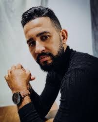 Danilo Neves's Instagram, Twitter & Facebook