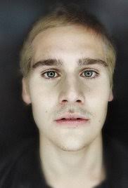 At the age of 13 he played small roles in theatrical performances in rio de janeiro. O Segredo De Davi 22 De Novembro De 2018 Filmow