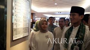 General (hon.) (ret.) soerjadi soedirdja (born 11 october 1939 ()) coordinating minister for political, social and security affairs: Jenguk Eks Gubernur Jakarta Soerjadi Soedirdja Sandiaga Hormati Kode Etik