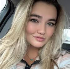 Lorin Watson's Instagram, Twitter & Facebook