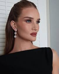 Lauren Robins (lrobins93)