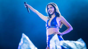 Sarixo came across a lot of positive reviews for Mika both HD phone wallpaper