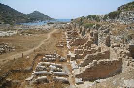 Bölgede 5.000 ila 20.000 kapasiteye sahip iki adet tiyatro kalıntısı bulunmakta ve kesinlikle görülmeye değer bir görseli içermektedir. Marmaris Datca And Knidos