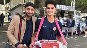 Find the perfect arjun tendulkar stock photos and editorial news pictures from getty images. India Vs England Good Boy Arjun Tendulkar Sells Radios At Lord S