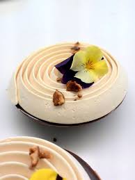 Epingle Par Maiana Bertucci Sur Plated Desserts Patisserie Cours De Patisserie Desserts A L Assiette