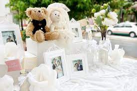 Untuk membantu anda menemukan hadiah yang bermanfaat dan bisa menyenangkan kerabat anda, sekarang kami akan menjelaskan cara memilihnya terlebih dahulu. 9 Kado Pernikahan Unik Dan Murah Untuk Orang Tersayang