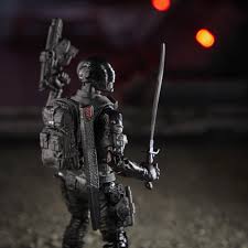 An ancient japanese clan called the arashikage welcomes tenacious loner snake eyes after he saves the life of their heir apparent. Gi Joe Classified Collection Classic Snake Eyes 6 Inch Action Figure Dorksidetoys