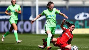 Lesen sie den spielbericht des sc freiburg (quelle: Frauen Bundesliga Fc Bayern Halt Wolfsburg Auf Distanz Remis Im Showdown Um Die Schale Eurosport