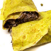 Chiuderle a mezzaluna e, disporle in una teglia da forno con l'aggiunta di besciamella e. Crespelle Al Radicchio