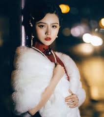 Áo choàng lông trắng