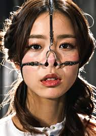 美人 鼻 フック