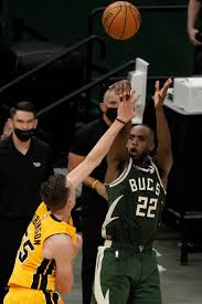 Khris middleton's isn't worth a maximum contract based on his scoring alone. Bucks Khris Middleton Lifts Bucks Past Heat In Ot In Game 1 Journaltimes Com