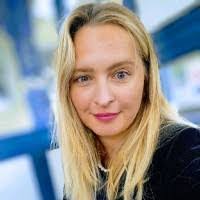 Alina Holmes's Instagram, Twitter & Facebook