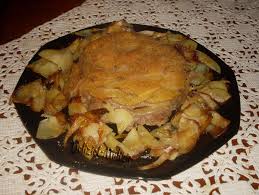 Tagliate la carta forno in eccesso o toglietela e mettete il polpettone in una teglia da forno. Polpettone In Crosta Di Patate Delizie Malizie