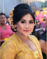 Konten tersebut, termasuk rekaman monyet yang tampaknya mencoba memakan ponsel, telah dibagikan secara luas di media sosial sejak zackrydz rodzi mempostingnya di twitter. New The 10 Best Makeup With Pictures Sanggul Bali Sasak Serat By Ramuabali Muabali Makeupbali Makeupweddi Wedding Makeup Best Makeup Products Makeup