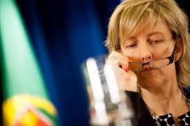 Maria Luís Albuquerque contratada por empresa que negociou com o Banif