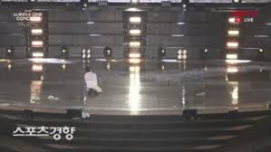 Saat itu hampir separuh anggota wanna one tak kuasa menahan air matanya, khususnya ong seongwu. Konser Perpisahan Wanna One Disebut Legendaris Karena Terlalu Menyedihkan