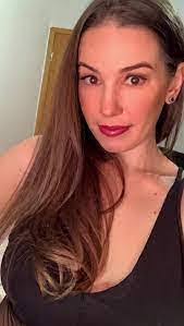 Annette Castellanos's Instagram, Twitter & Facebook