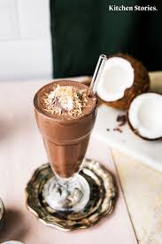 Wenn Du Deinen Milchshake Etwas Gesunder Gestalten Willst Kannst Du Fettarme Und Eiweissreiche Oder Sogar Milc Lebensmittel Essen Essen Und Trinken Kokosmilch