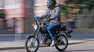 Auch aufmerksame autofahrer erlauben sich fehltritte im straßenverkehr. Moped Fuhrerschein Ab 15 Bundeskabinett Konnte Weg Freimachen Der Spiegel