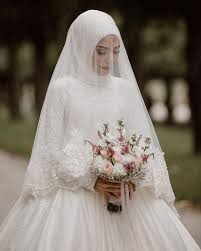 White A Line Lace Muslim Wedding Dress With Long Veil In 2020 Muslim Wedding Dress Hijab Bride Bridal Hijab Styles Muslim Wedding Dresses