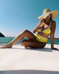 Bárbara bandeira's source of wealth comes from being a pop singer. Barbara Bandeira Publica Foto Em Biquini Depois De Criticas Ao Corpo