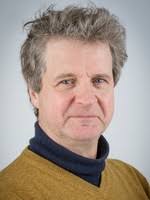 Na een paar drukke dagen op het ijs, lijkt de zwaan nu even uit te rusten ooggetuige: Piet Van Duppen Institute For Nuclear And Radiation Physics