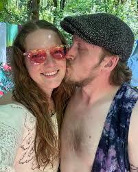 Leanna Little's Instagram, Twitter & Facebook