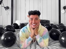 James charles is an american makeup artist, entrepreneur, youtuber and the first male spokesmodel for cosmetics brand covergirl. Us Youtuber James Charles Criticised For Video Featuring Classical Indian Music World Gulf News